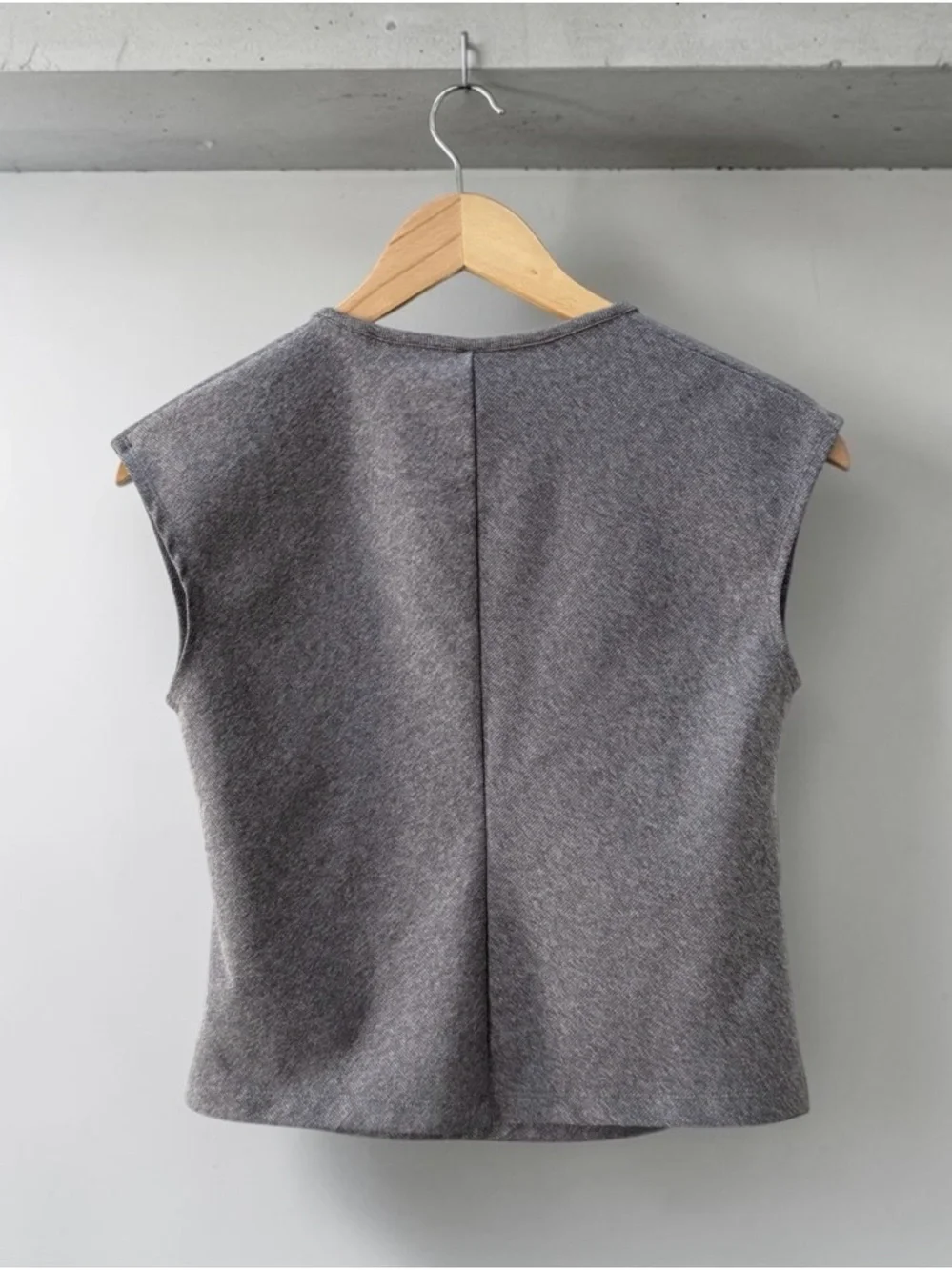 Athleta Women’s Gray Knit Stretch Top with Side Rouching! Small! - Picture 2 of 8